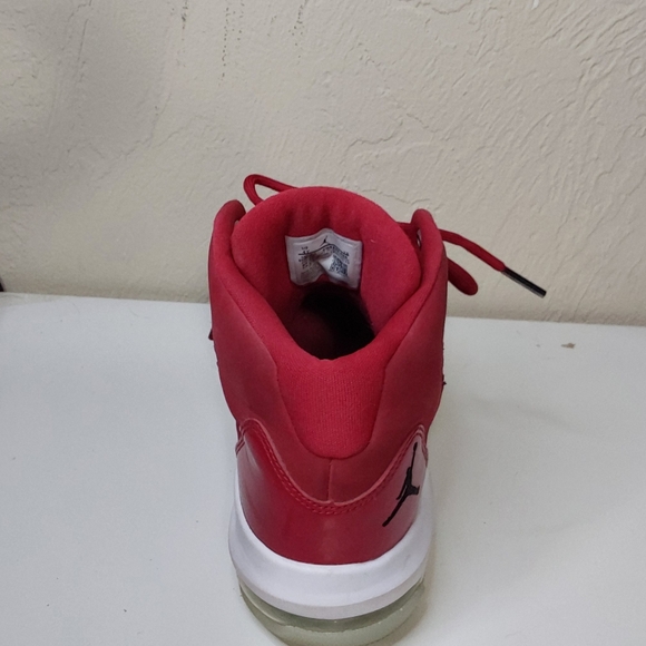 Jordan Aura Size 4Y - Picture 11 of 12